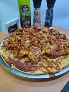 Pizza de pollo o carne BBQ